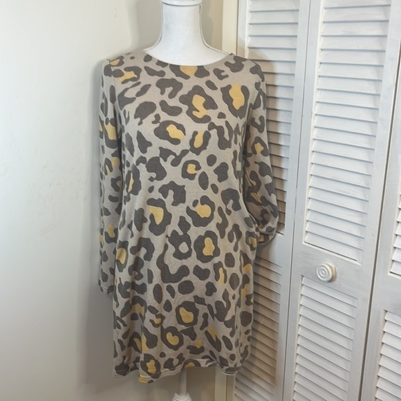 DAVI & Dani Tan Animal Print Mini Dress.  Size Small - Picture 1 of 6